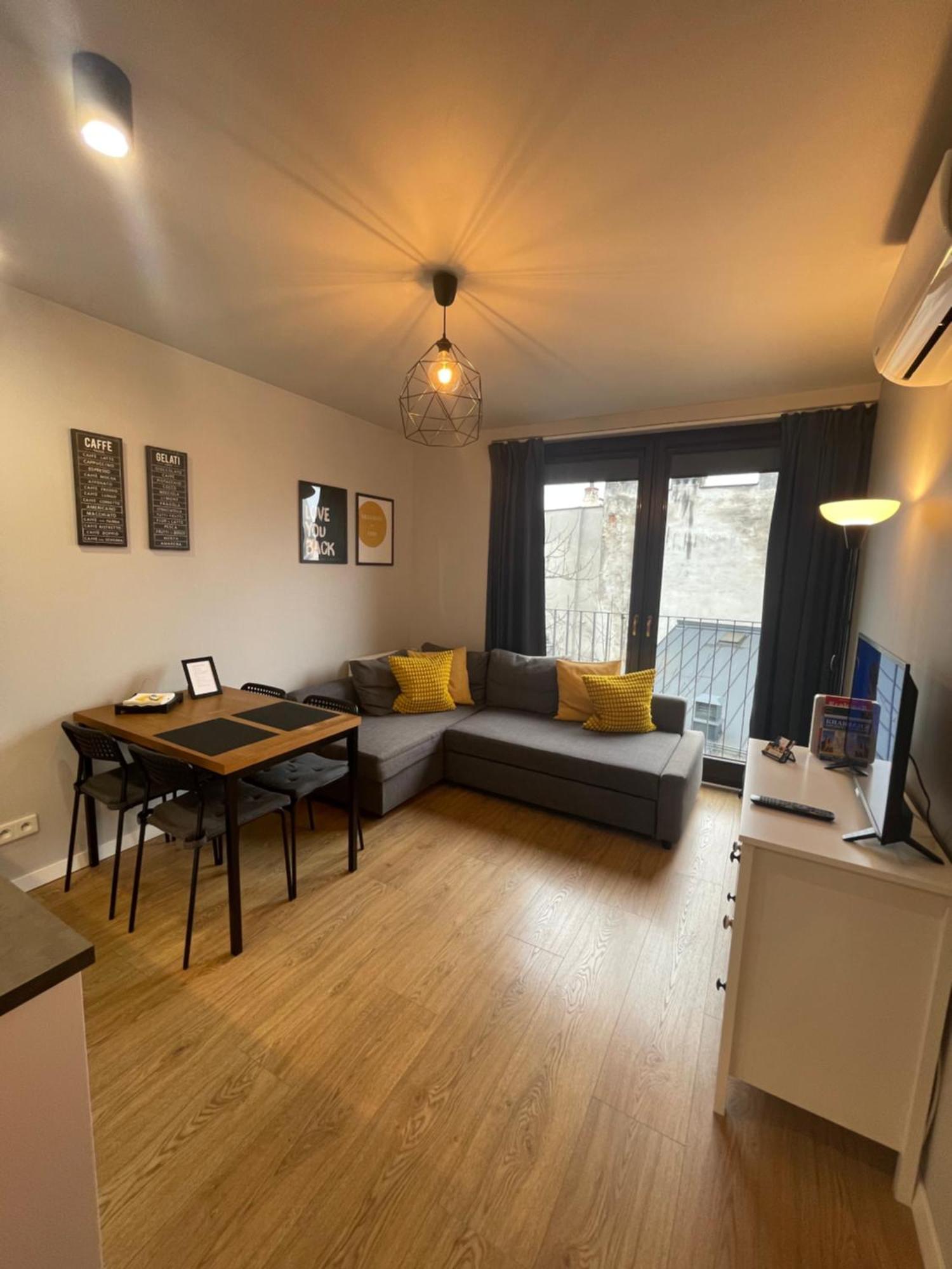 Sunflower Apartment Old Town คราคูฟ ภายนอก รูปภาพ